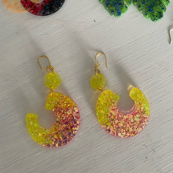 Hand made resin dangle earrings for pierced ears - Picture 2 of 4